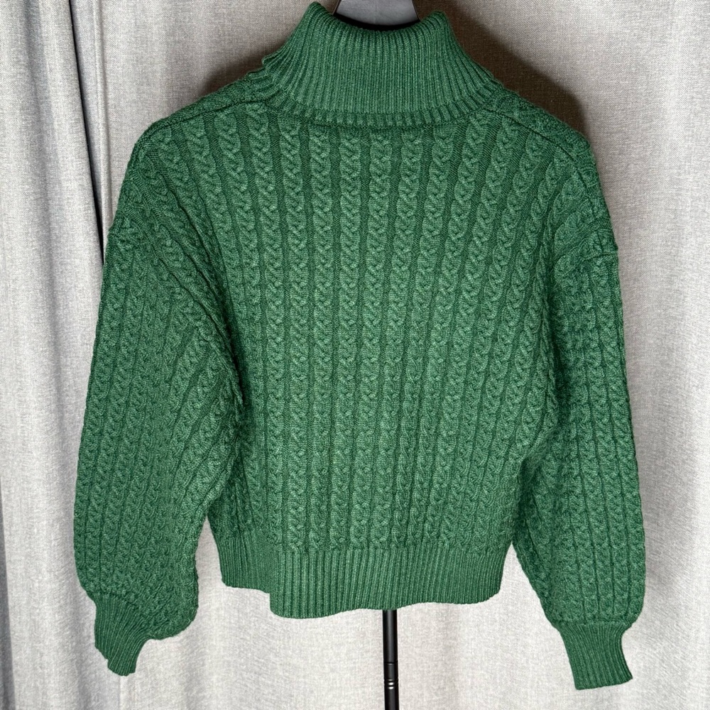 Tahari Cable Knit Turtleneck Sweater‎ - Size Small